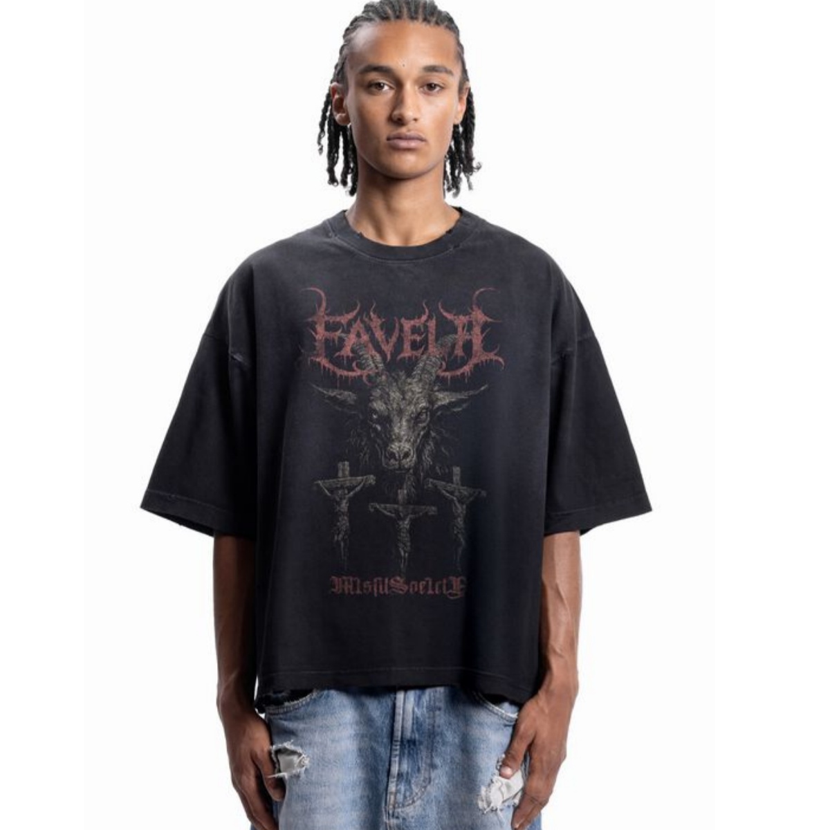 تي شيرت معدني بتصميم Sacred He - مراجعة Streetwear Brand Font وسعره